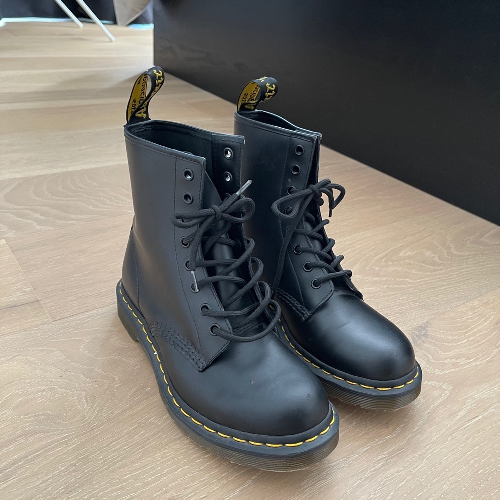 Classic Dr.Martens Black